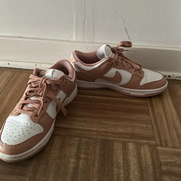 Nike Women Rose Whisper Dunks - Picture 6 of 6